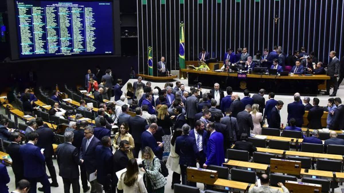 Reforma tributária: veja como cada deputado votou nos dois turnos