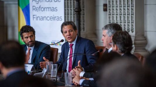 Reformas microeconômicas do governo devem baratear crédito independentemente da Selic, dizem especialistas.