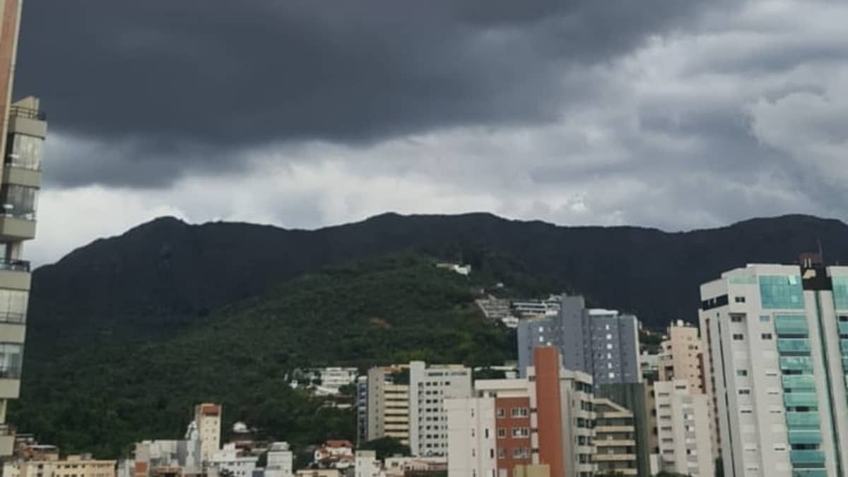 BH está sob alerta de chuva com ventos de até 50 km/h nesta segunda (23)