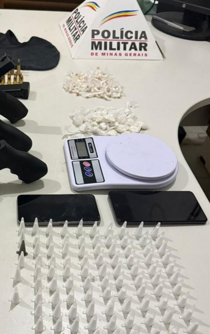 Polícia Militar realiza operação em três localidades após perseguição e apreende armas, drogas e motocicletas furtadas