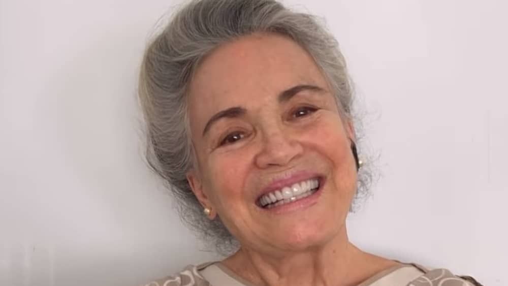 Regina Duarte cata papelão pelas ruas de São Paulo; entenda o motivo