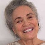 Regina Duarte cata papelão pelas ruas de São Paulo; entenda o motivo