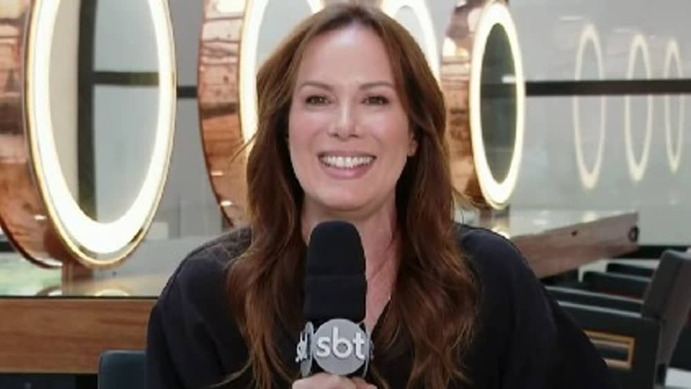 Regina Volpato faz primeira aparição no SBT e conta tudo sobre o seu programa