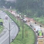 Chuva em SP: Rodovia Régis Bittencourt tem mais de 30 km de congestionamento devido alagamentos