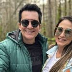 Esposa de Regis Danese atualiza estado de saúde do cantor e pede orações