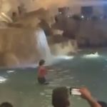 Vídeo: mulher invade monumento histórico de Roma, toma banho e agride guarda