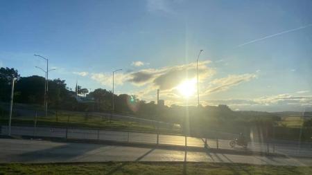 Registro do céu na manhã deste sábado (18), na região da Pampulha
