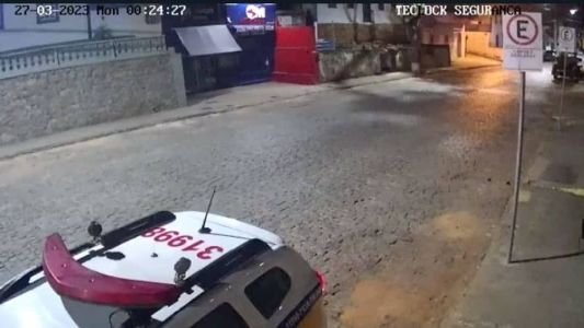 Registro feito no início da madrugada de segunda-feira (27) e viralizou na cidade