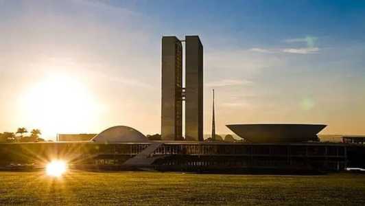 Regra para R$ 32 bi 'pendurados' no PLOA gera divergência entre Congresso e Executivo