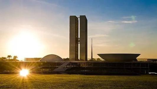 Regra para R$ 32 bi 'pendurados' no PLOA gera divergência entre Congresso e Executivo