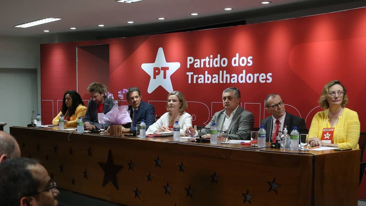 PT adia implementação de regra interna que pode barrar metade da bancada mineira na Câmara