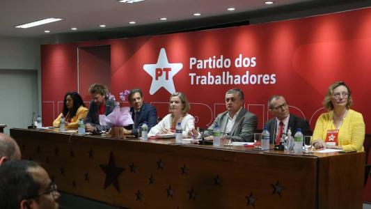 Regra sobre proibição de mandatos consecutivos, aprovada em 2011 pelo congresso do PT, ainda não entrou em vigor