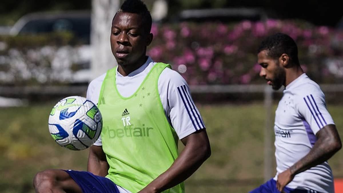 Palacios é regularizado no BID e já pode estrear pelo Cruzeiro