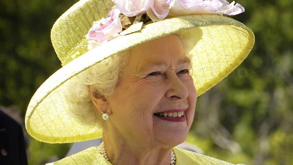 Morte da rainha Elizabeth II completa um ano e salva de tiros de canhão marcam a data 