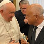 Comitiva com ídolo do Atlético se encontra com Papa Francisco