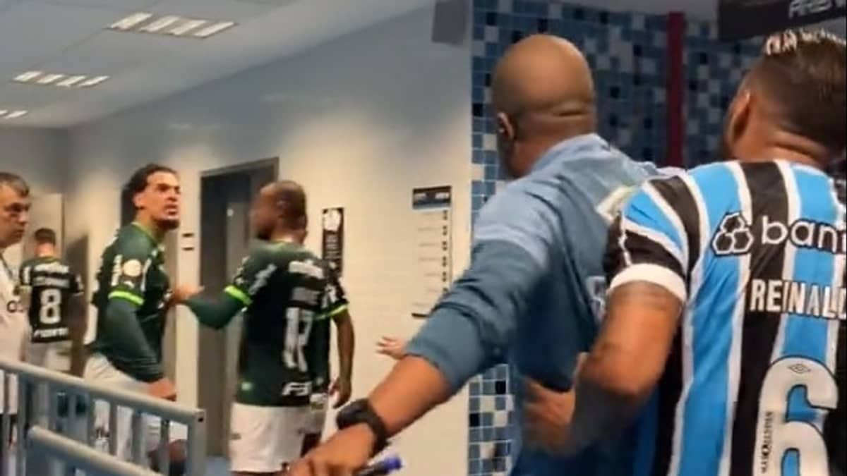 Reinaldo, do Grêmio, comenta briga com Gustavo Gómez, do Palmeiras: 'Ele sempre começa'