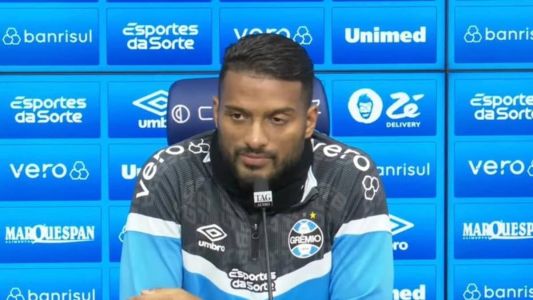 Reinaldo fala sobre a situação do colega Suárez no Grêmio