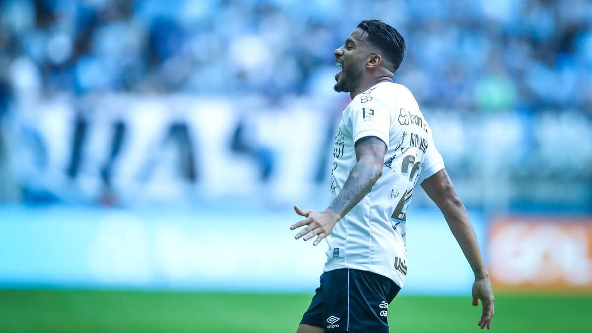 Ex-São Paulo, Reinado comemora gol marcado pelo Grêmio: 'Gostinho especial'