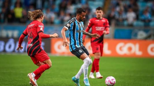 Reinaldo foi expulso no final da derrota de 2 a 1 para o Athletico, na última quarta (18)