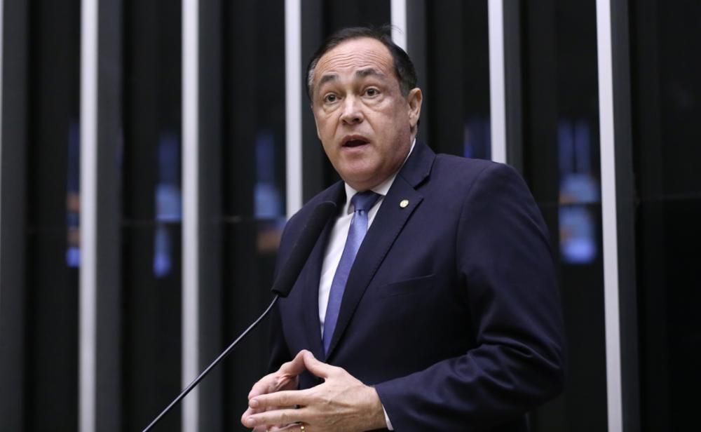Vice-líder de partido da base de Lula assina urgência para anistia pelo 8/1