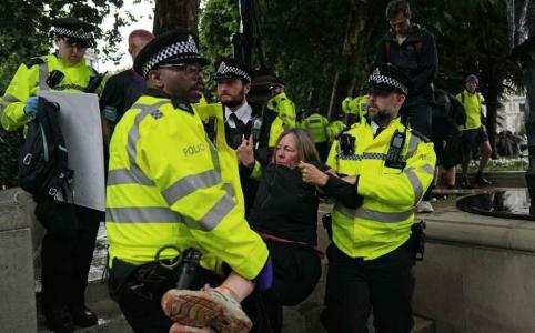 Reino Unido prende dezenas de apoiadores do grupo proibido Palestine Action