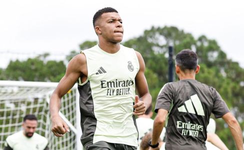 Kylian Mbappé durante treino do Real Madrid para o Mundial de Clubes da Fifa