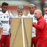 Em semana de decisão, Flamengo busca soluções para crise fora de campo