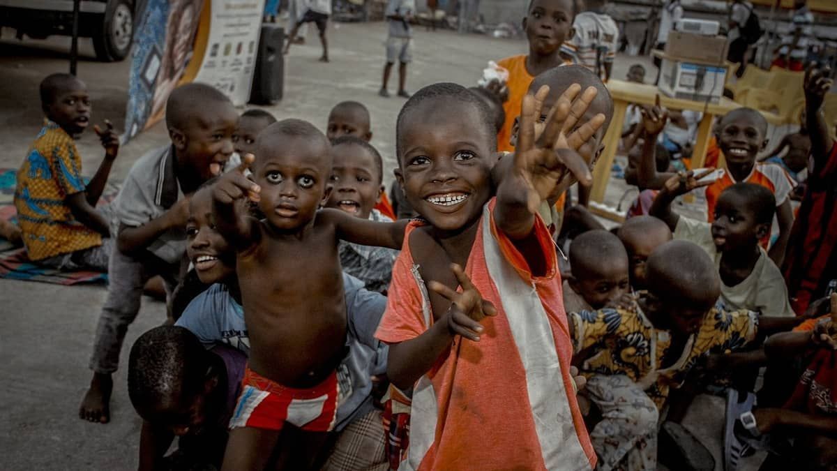 Menores são principais vítimas da pobreza extrema estagnada, aponta relatório