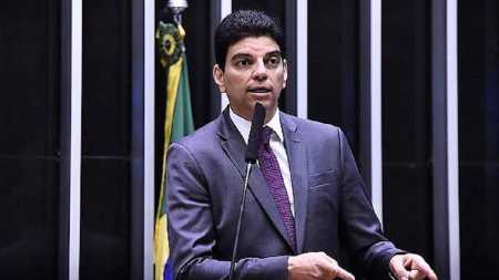 Relatório do marco fiscal terá gatilhos para evitar aumento de despesas, diz relator.