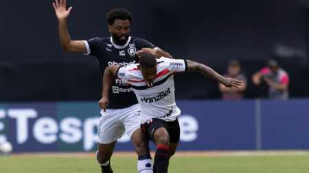 Remo e Botafogo em partida pela Série B do Campeonato Brasileiro