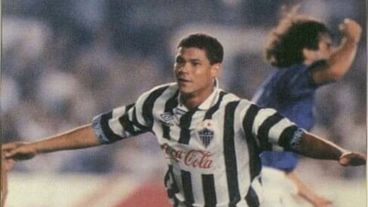 Artilheiro do Brasileiro de 1996 pelo Atlético corneta atacante do atual elenco