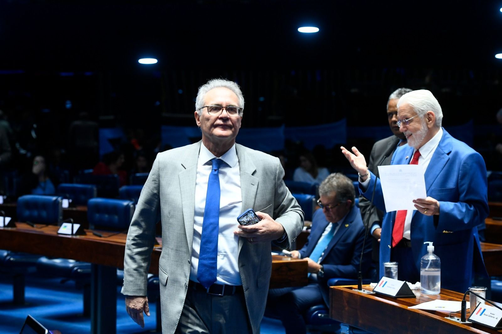 Renan Calheiros promete acelerar projeto que amplia isenção do Imposto de Renda