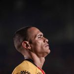 Torcida do Sport critica goleiro Renan em golaço do Ceará; assista ao lance