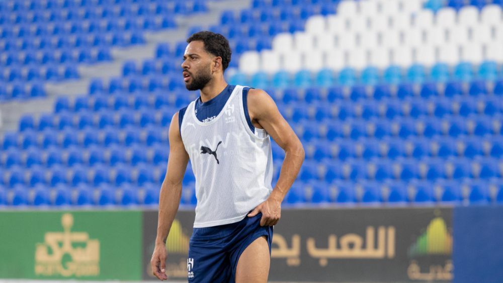 Lateral ex-Seleção Brasileira surpreende e rescinde contrato com clube árabe