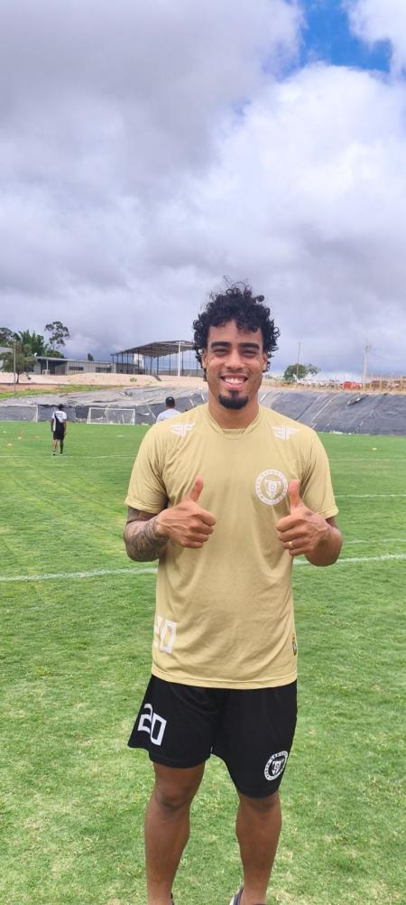 Rennan Siqueira, 30 anos, é lateral-esquedo no Noth Esporte Clube