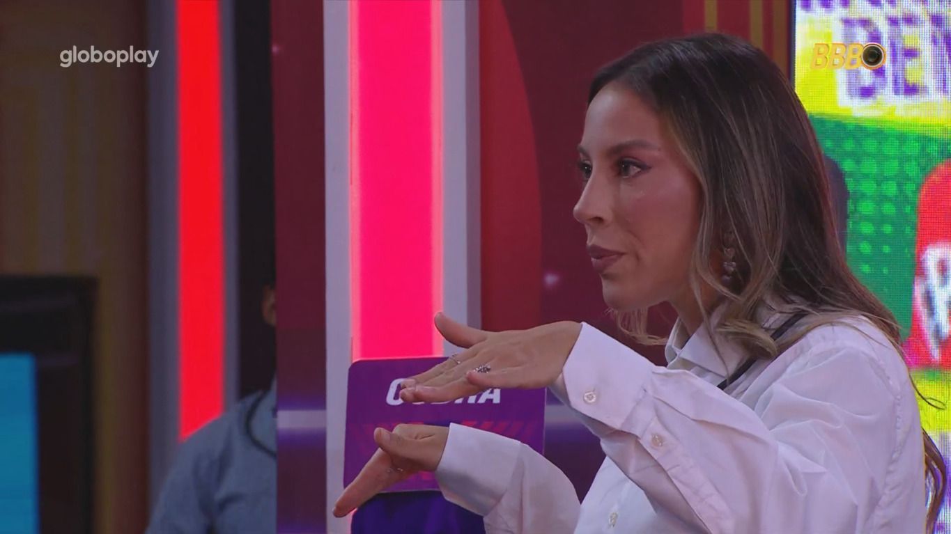 João Pedro confronta Renata após ver vídeo da trajetória dela no BBB 25