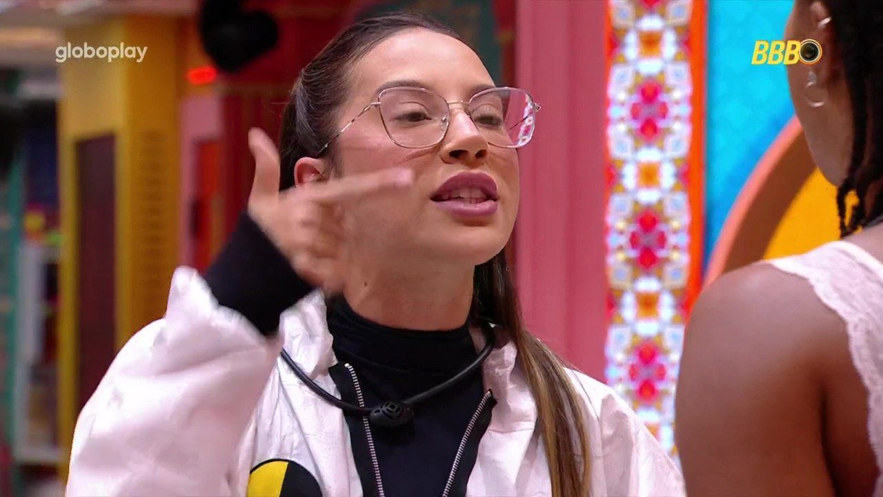 Renata volta à casa do BBB 25, provoca adversários e briga feio com Aline