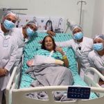 Renata Alves, apresentadora do 'Hoje em Dia', passa por cirurgia no metacarpo