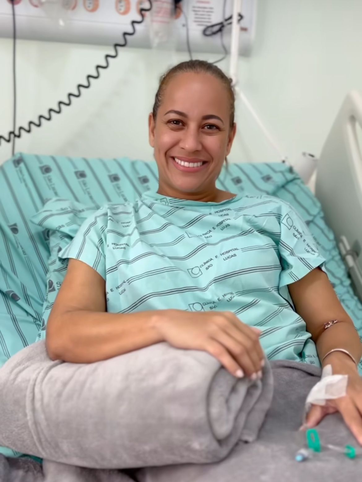 Renata Alves, da Record, atualiza estado de saúde após sofrer acidente doméstico
