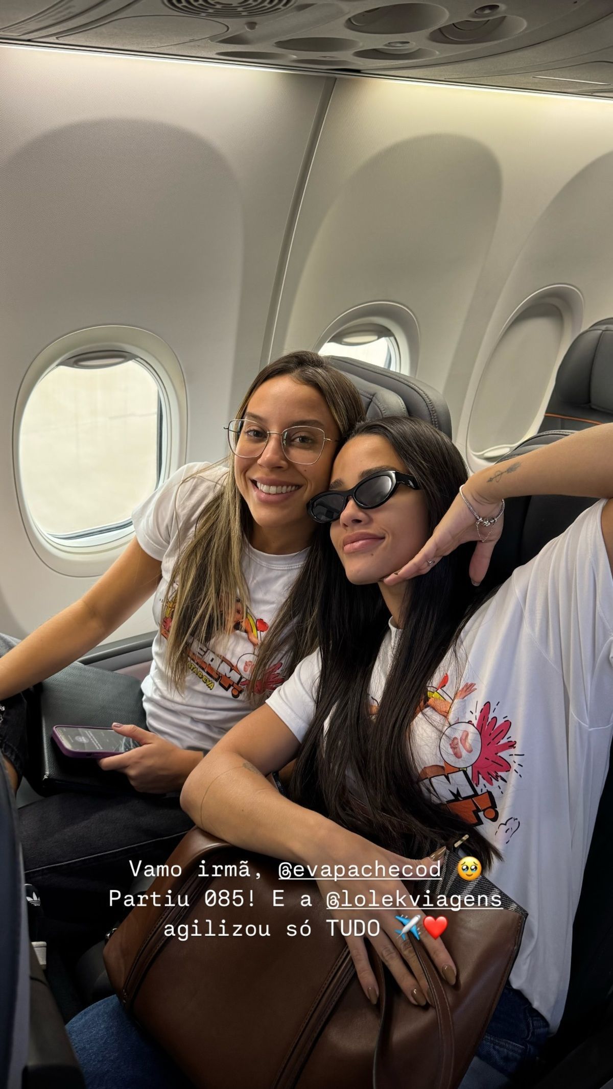 Renata e Eva, do BBB 25, voltam para Fortaleza e prometem carreata em carro aberto