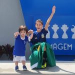 Torcedor com síndrome de Down conhece jogadores do Cruzeiro durante dia especial na Toca da Raposa
