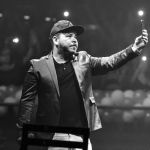 Cantor Renatinho Bokaloka morre aos 48 anos após infartar durante show no Rio de Janeiro 