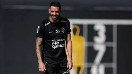 Renato Augusto deve estar em campo pelo Corinthians para enfrentar o Fortaleza, nesta quinta