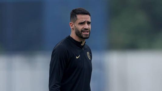 Renato Augusto fez atividade com bola