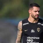 Renato Augusto faz trabalhos separados em treino do Corinthians no CT