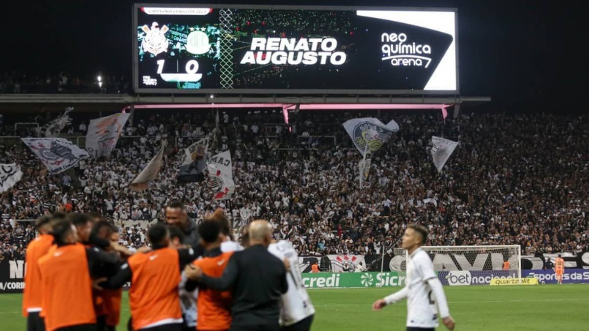 Roger Guedes marca dois, Corinthians vence o Mirassol e assume a liderança do Grupo C