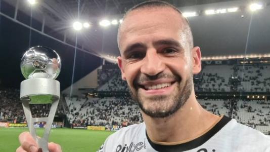 Renato Augusto, meia do Corinthians, foi escolhido o melhor em campo