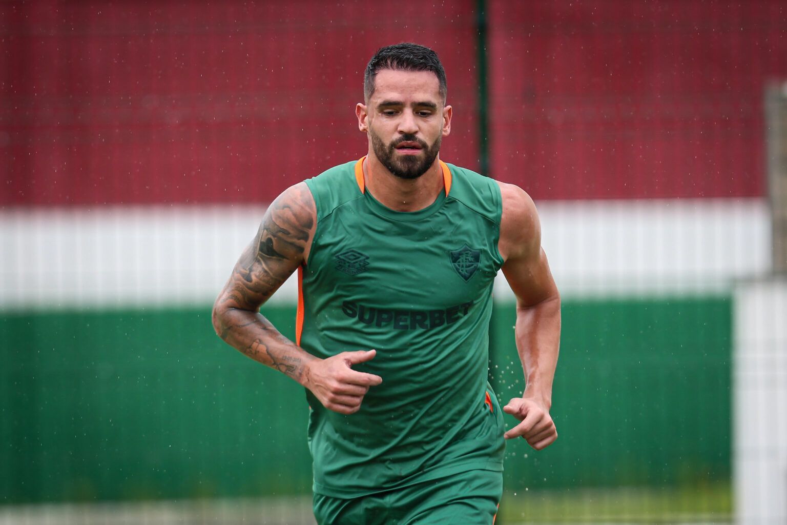 Meia do Fluminense retorna aos treinos e vive expectativa de volta aos gramados