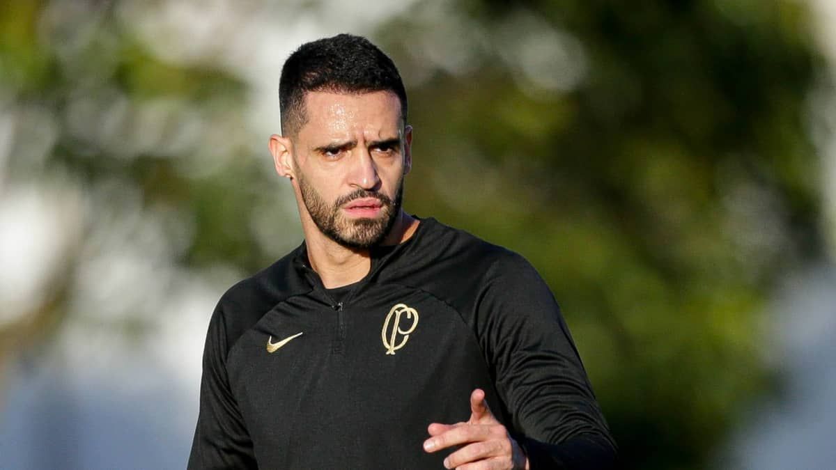 Exames do Corinthians apontam nova lesão em Renato Augusto