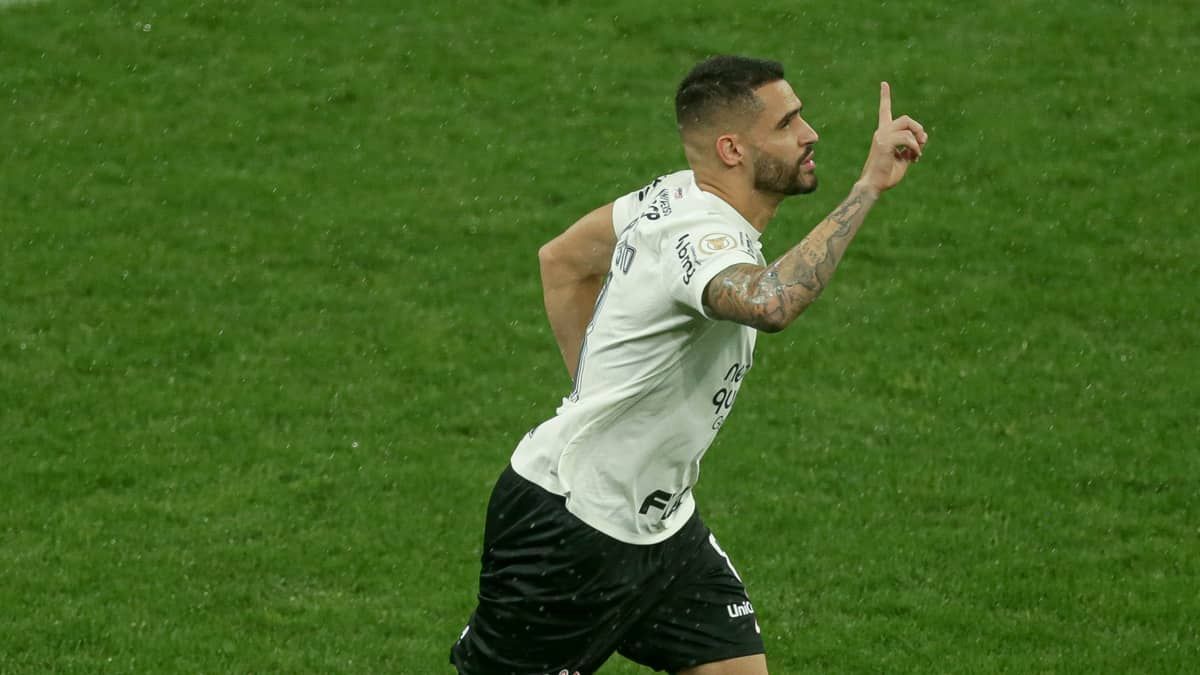 Renato Augusto agradece à torcida do Corinthians e projeta próximos passos